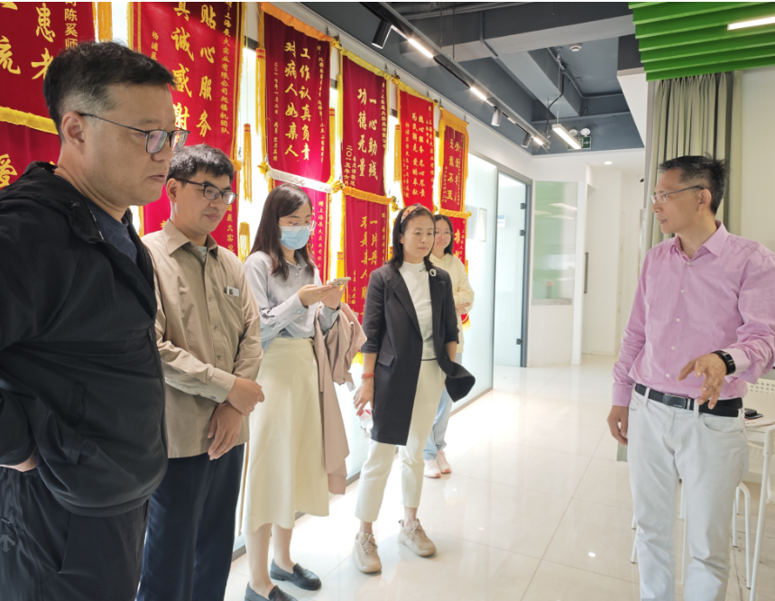 市人大代表團走進展大，共話無障礙出行與智慧護理